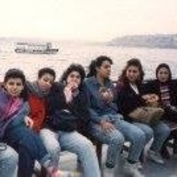 Meet your Posher, Lamia - Picture 1 of 1